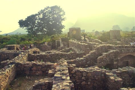 Bhangarh Fort Horror Story : Most Haunted Fort in India