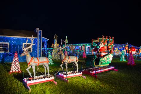 Photos: The Christmas Ranch Will Wow You With Its Million Holiday Lights | Cincinnati Refined