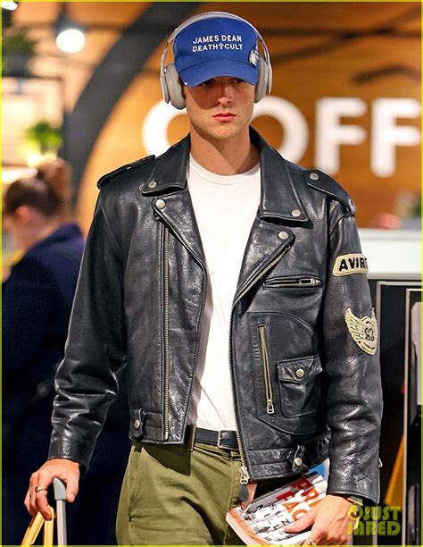 Photo: jacob elordi browses for books at sydney airport 04 | Photo 4980187 | Just Jared ...