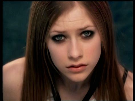 Avril Lavigne- 'Complicated' MV screencaps [HQ] - música Image (19850151) - fanpop