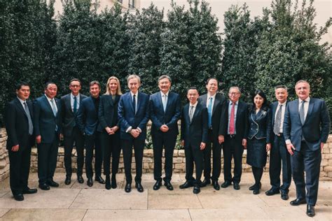 Bernard Arnault Meets With China’s Minister of Commerce in Paris