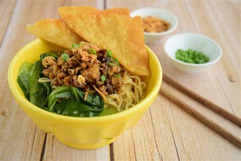 Bakmi Ayam Jamur (Chicken Mushroom Noodles) Recipe - Indoindians.com