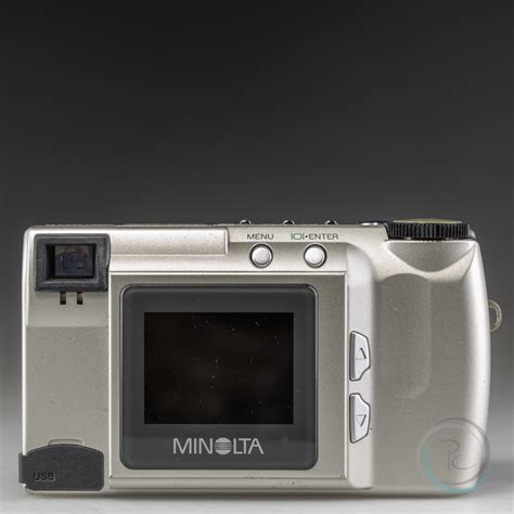 2001 година - Minolta Dimage E201