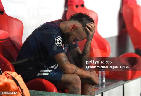 Neymar Sad Photos and Premium High Res Pictures - Getty Images