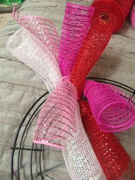 Step-by-step instructions to make a curly Deco-Mesh wreath. Red, white, and pink works for ...