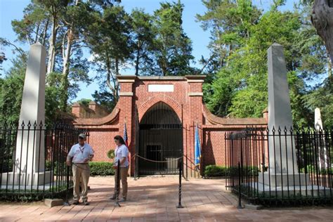 George Washington's Tomb, Mount Vernon, VA - Lost New England