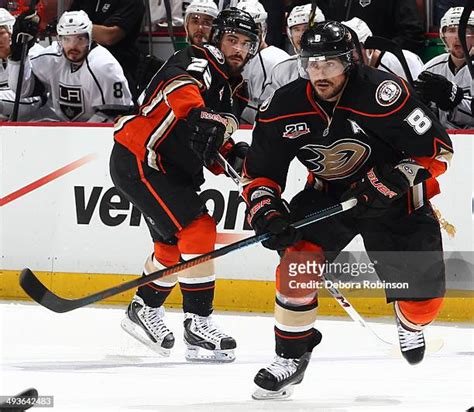 667 Teemu Selanne Stanley Cup Photos & High Res Pictures - Getty Images