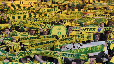 Emiliano Sala: Tears for missing footballer as Nantes pays emotional tribute in Ligue 1 match | CNN