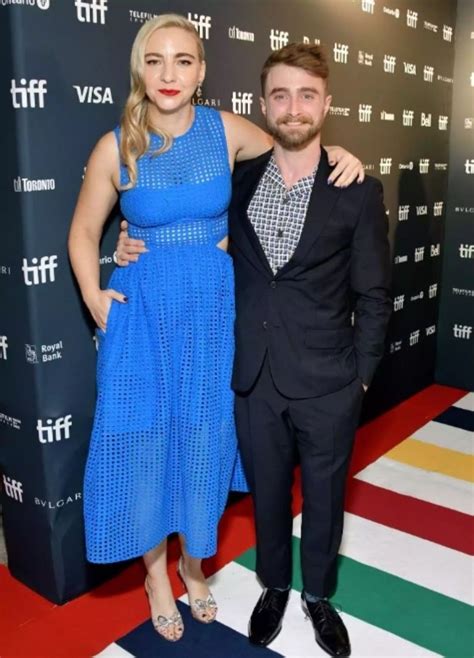 El actor Daniel Radcliffe y su novia Erin Darke revelan que están ...