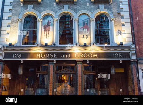 The horse and groom public house hi-res stock photography and images - Alamy