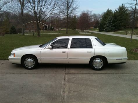 1999 Cadillac DeVille - Information and photos - MOMENTcar