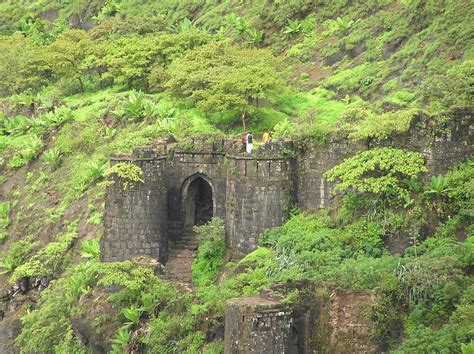 Sinhagad Fort Pune - History, Timings, Weather, Trek, Distance, Images ...