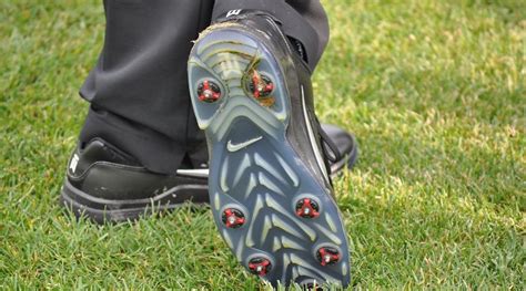 Spikes or spikeless?! New study explains which golf shoes you should buy