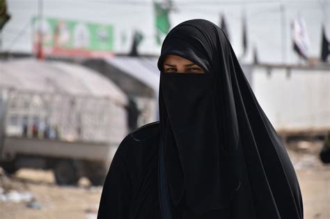 Dutch burqa "ban" to go into effect august 1