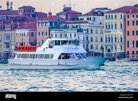 tour boat, Venice Stock Photo - Alamy