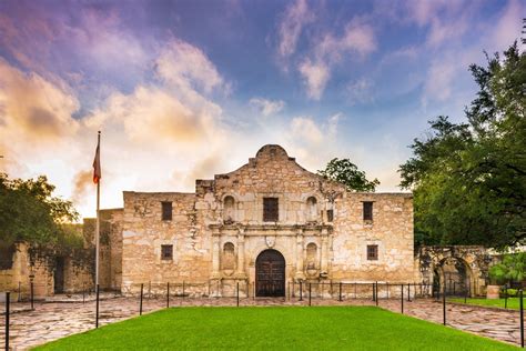 A visitors guide to the Alamo in San Antonio, Texas - Busy Being Jennifer