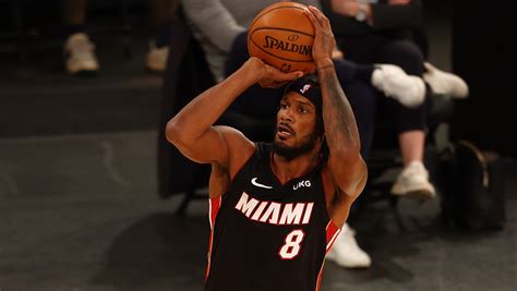 Lakers Steal Forward Trevor Ariza from Miami Heat: Report