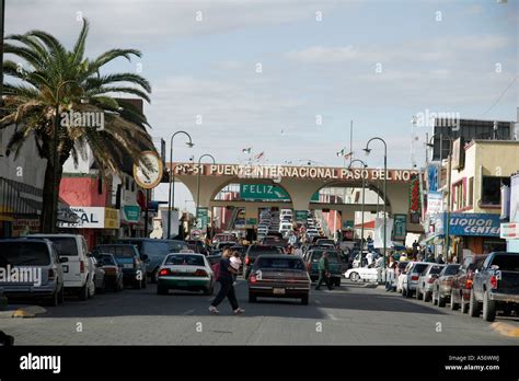 Painet ja1009 mexico hispanic border crossing leaving texas juarez ...