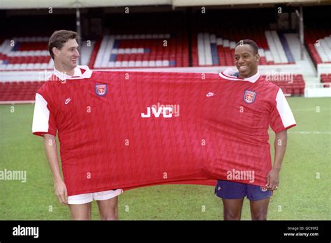 Soccer - Arsenal Kit Launch - Highbury Stadium Stock Photo - Alamy