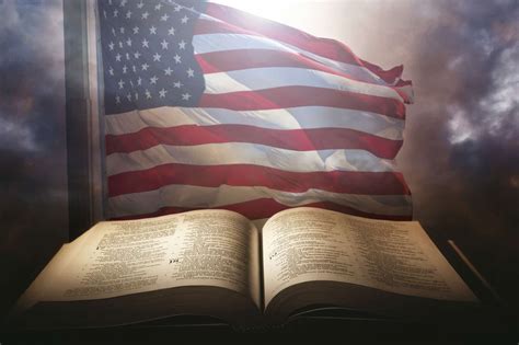 "God bless the USA": Protest gegen Patrioten-Bibel | Jesus.de