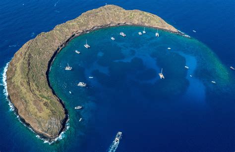 SNORKELING AT MOLOKINI CRATER – WANDERLUSTYLE – Hawaii Travel ...