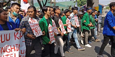 Mahasiswa Akademis vs Mahasiswa Aktivis - LPM Lensa Politeknik Negeri ...