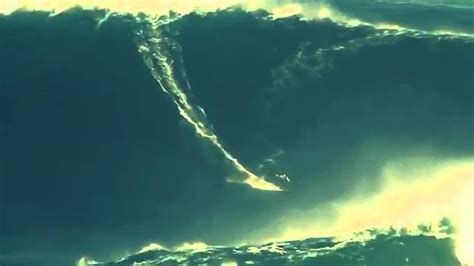 Garrett McNamara breaks world record surfing 100 foot wave! - YouTube