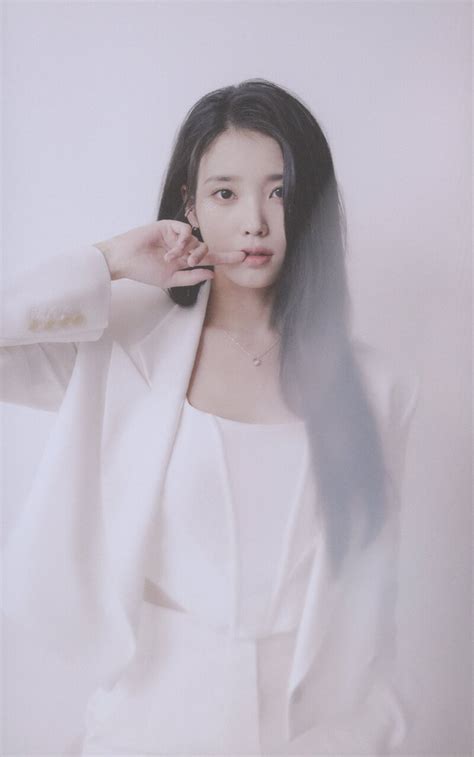 IU 2023 Season's Greetings (Scans) | kpopping