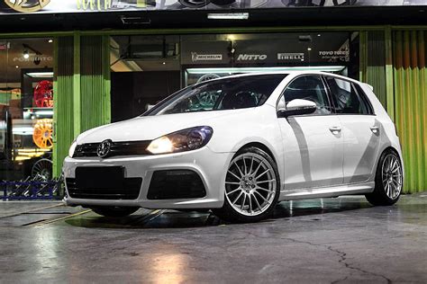 Permaisuri | Michelin PS4+Enkei RS05RR on Volkswagen MK VI