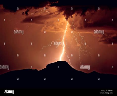 Lightning Strike on Woolsey Peak, Gil Bend mountains, Arizona, United States Stock Photo - Alamy