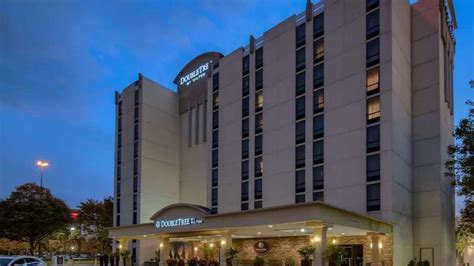 DoubleTree by Hilton PHL Airport Parking | Way