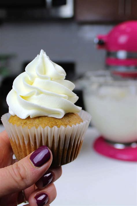 Cream Cheese Frosting: Pipeable and Delicious - Chelsweets