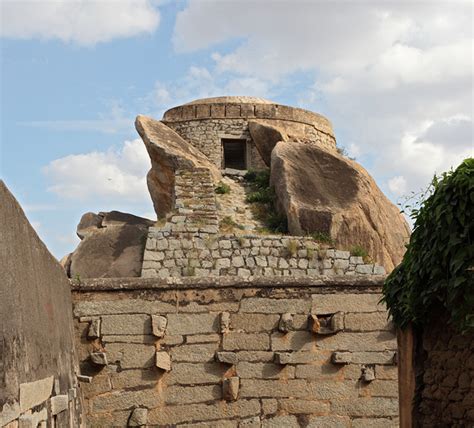 Madhugiri Fort near Bangalore – Musings of a Wandering Mind