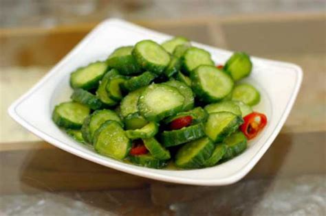 Recipe: Cucumber Salad with Creamy Yogurt Dressing - Everything Zoomer