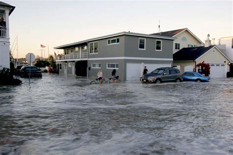 High Tide, Large Waves Push Water into Streets in Newport Beach ...