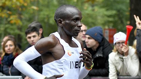 Kipchoge Marathon Pace - Marathon Runner Eliud Kipchoge Broke 2 Hour ...