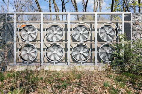 Powerful cooling system heat-exchanger with 8 fans - Creative Commons Bilder