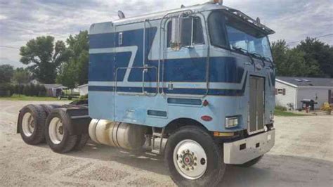 Peterbilt (1984) : Sleeper Semi Trucks