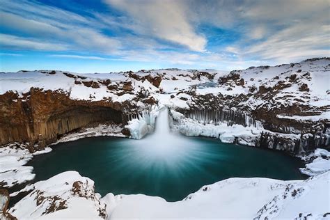 Breathtaking Landscapes Convey the Dazzling Beauty of Iceland - Snow Addiction - News about ...