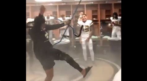 Video: Jameis Winston danced on crutches after Saints win