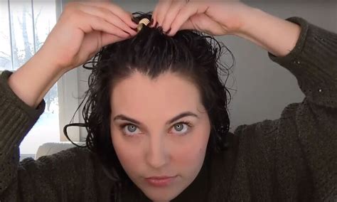 How to Apply Mousse to Curly Hair: Easy 6-Step Tutorial | Upstyle