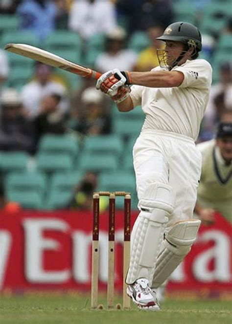 Adam Gilchrist pulls one during his half-century | ESPNcricinfo.com