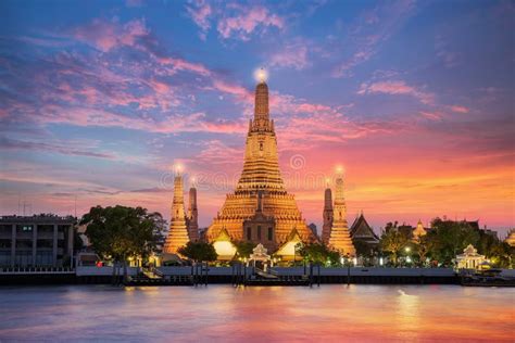 1,587 Wat Arun Sunrise Stock Photos - Free & Royalty-Free Stock Photos ...