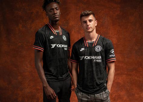 Nike dévoile les nouveaux maillots Third "rétro" de Chelsea et Tottenham pour 2019-2020 ...