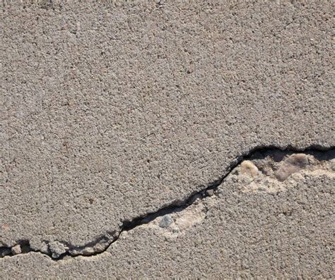 Tips to identify structural cracks in a building