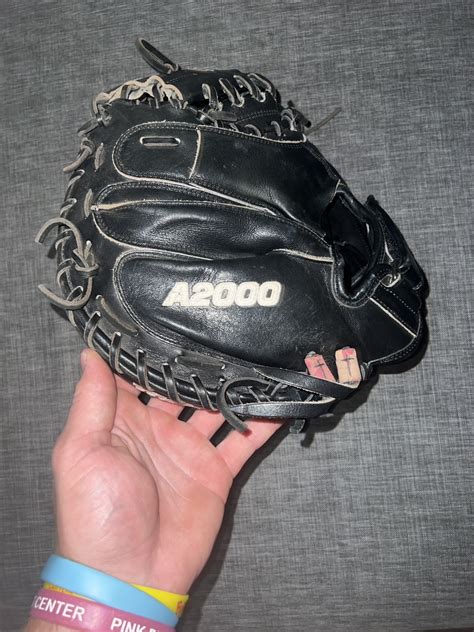 Wilson A2000 Catchers Mitt | SidelineSwap