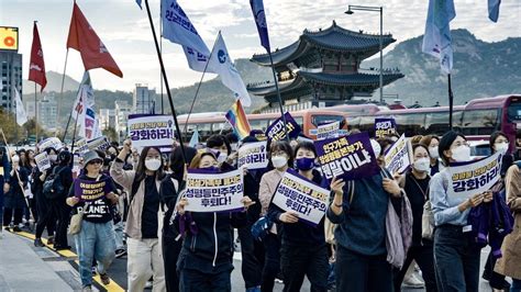 As South Korea abolishes its gender ministry, women fight back - BBC News