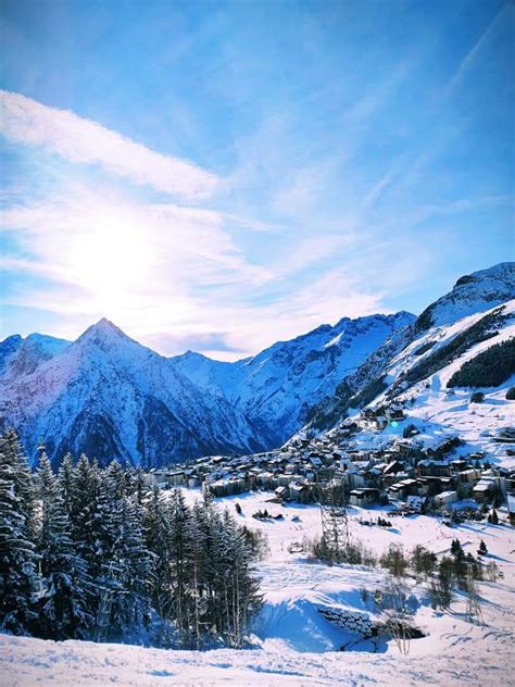 This morning's fresh snowfall in Les Deux Alpes : r/pics