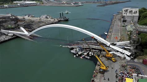 Possible structural issues examined in Taiwan bridge fall