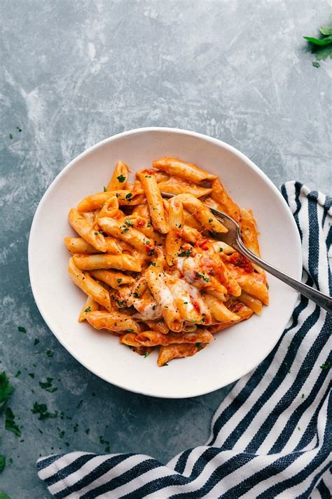 Red and White Pasta {4 Ingredients!} - Chelsea's Messy Apron